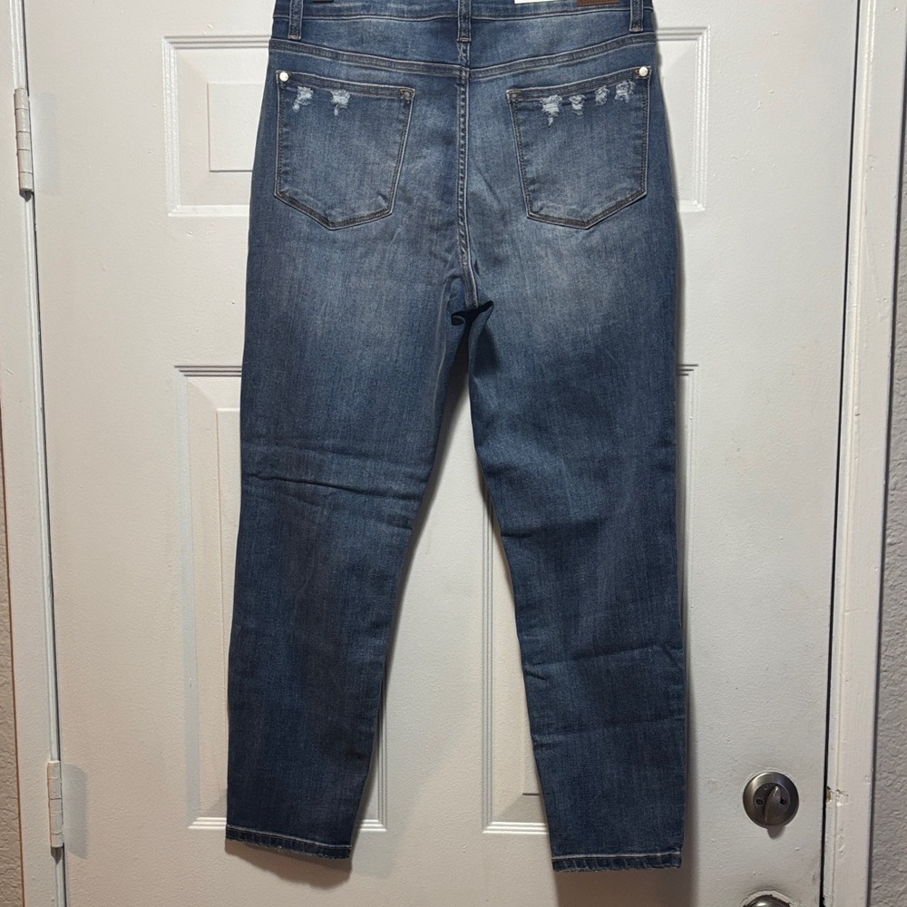 Judy Blue Medium Wash Distressed Cropped Jeans - Picture 11 of 16